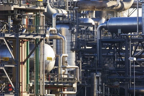 上半年化工原料生產超額完成計劃，材料科學研究助力產能提升